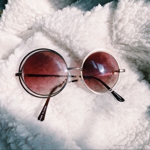 Gold circle sunglasses